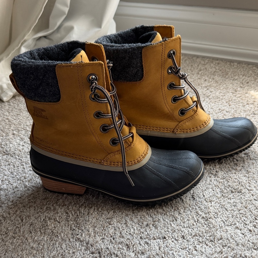 Sorel Women’s Slimpack II Lace - Excellent Condition